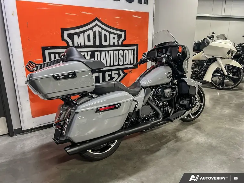 2025 Harley-Davidson FLHXU - Street Glide® Ultra thumbnail 24