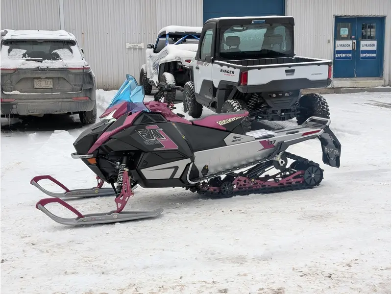 2026 Arctic Cat ZR 858 137 EXT EPS CN | 🏁 EXT 137 – performance sentier + technologie EPS 🏁 | Direction Assistée