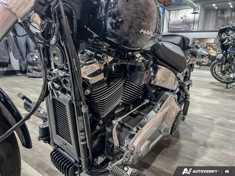 2025 Harley-Davidson FXBR - Breakout™ thumbnail 17