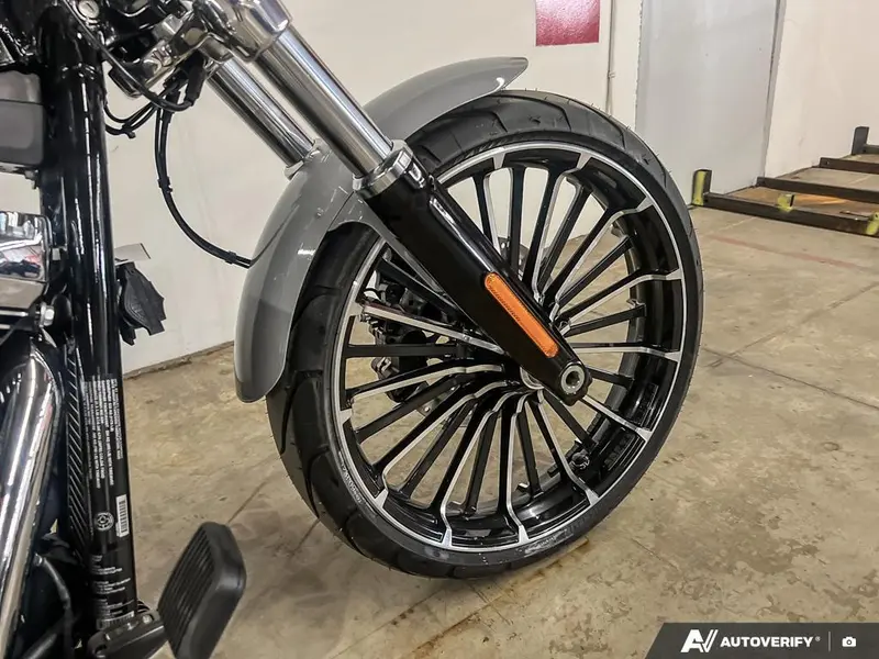 2025 Harley-Davidson FXBR - Breakout™ thumbnail 8