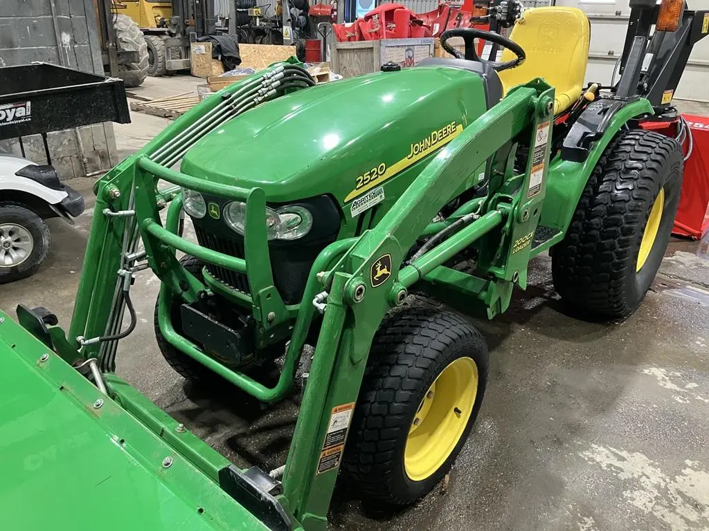  John Deere 2520