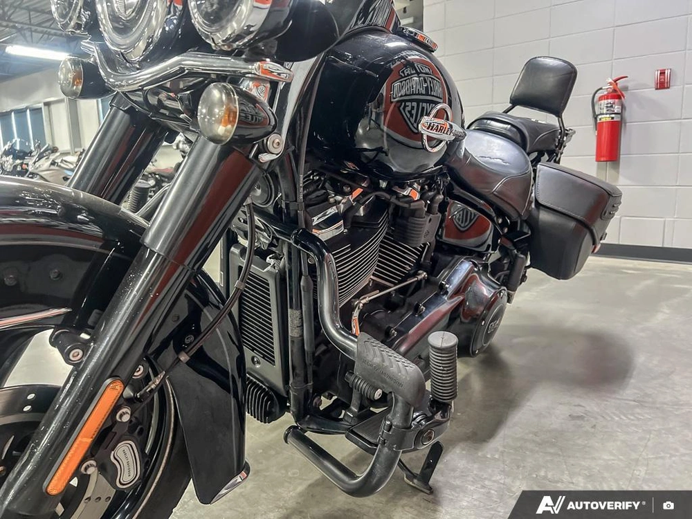 2018 Harley-davidson Flhcs - Softail® Heritage Classic 114 alt
