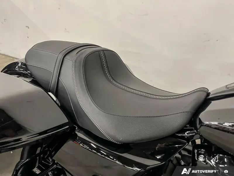 2025 Harley-Davidson FLHX - Street Glide® thumbnail 21