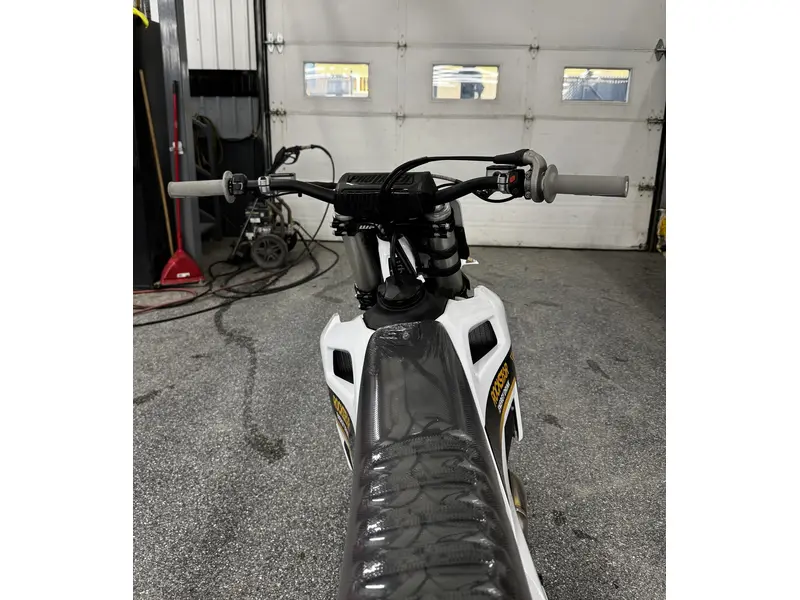 2024 Husqvarna FC 450 ROCKSTAR ED thumbnail 10
