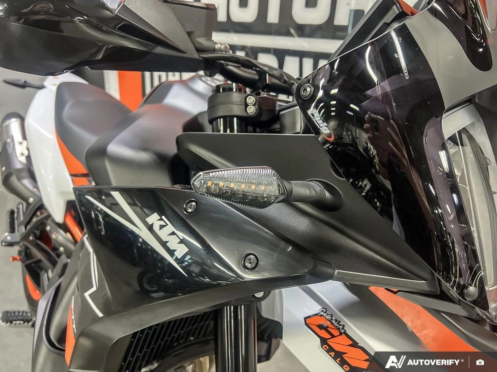 2024 Ktm 890 Smt alt