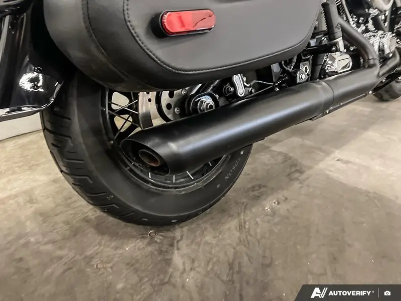 2025 Harley-Davidson FLHC - Heritage Classic thumbnail 12