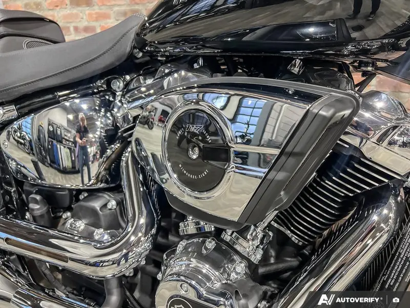 2025 Harley-Davidson FXBR - Breakout™ thumbnail 20