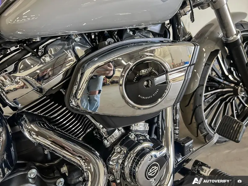 2025 Harley-Davidson FXBR - Breakout™ thumbnail 10