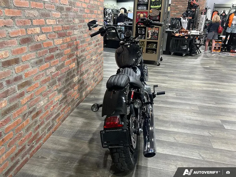 2025 Harley-Davidson FXBB - Street Bob® thumbnail 4