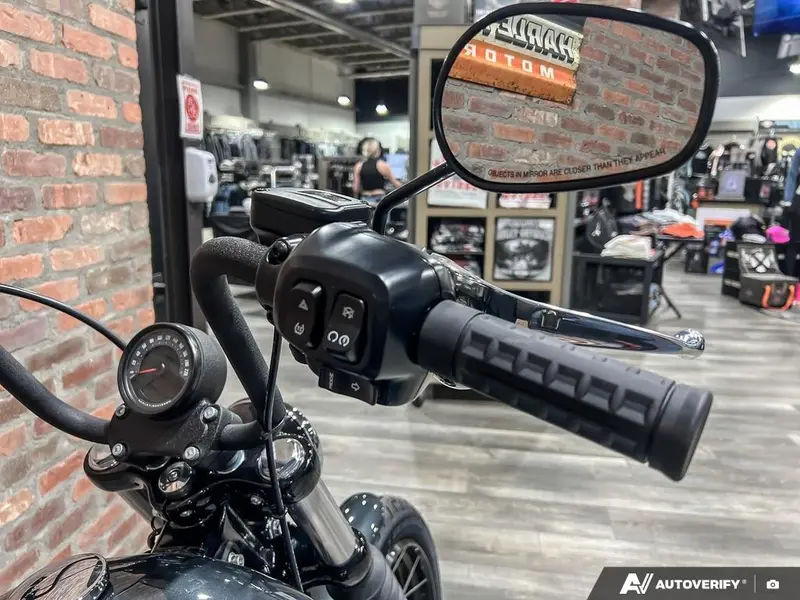 2025 Harley-Davidson FXBB - Street Bob® thumbnail 16
