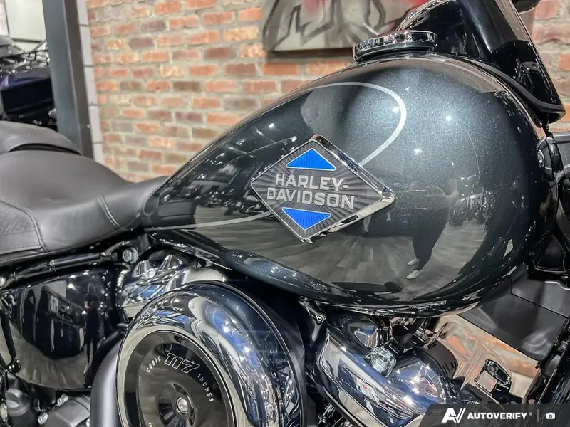 2025 Harley-Davidson FLHC - Heritage Classic thumbnail 20