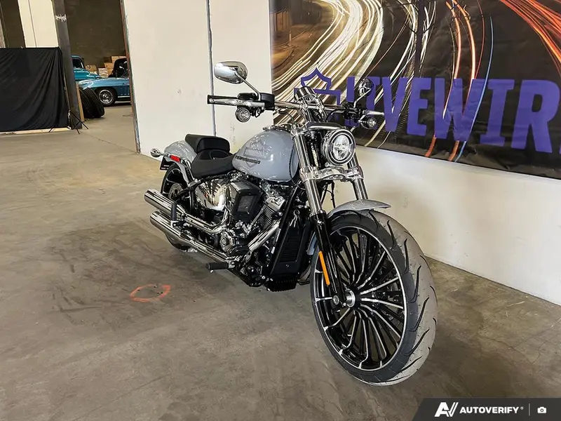2025 Harley-Davidson FXBR - Breakout™ thumbnail 3