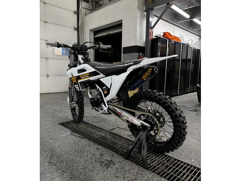 2024 Husqvarna FC 450 ROCKSTAR ED thumbnail 4