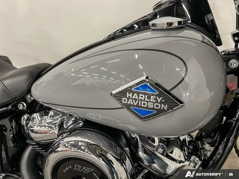 2025 Harley-Davidson FLHC - Heritage Classic thumbnail 21