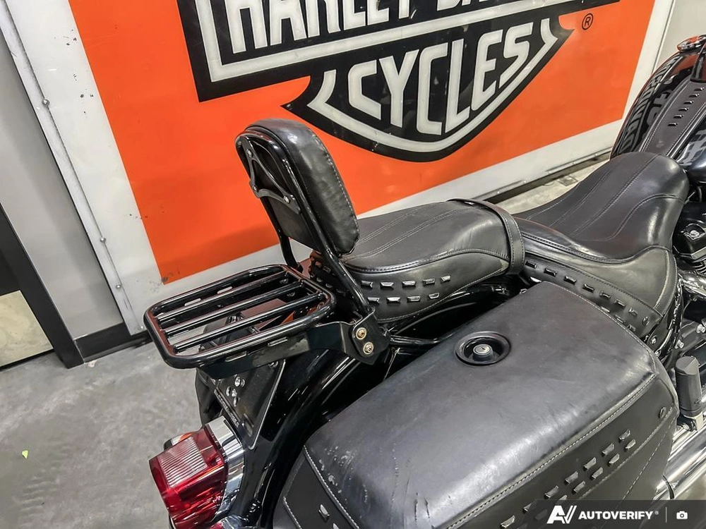 2018 Harley-davidson Flhcs - Softail® Heritage Classic 114 alt