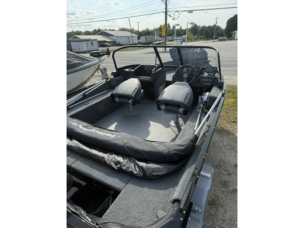 2023 Princecraft Holiday 162 Max alt