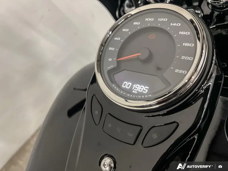2025 Harley-Davidson FLHC - Heritage Classic thumbnail 14
