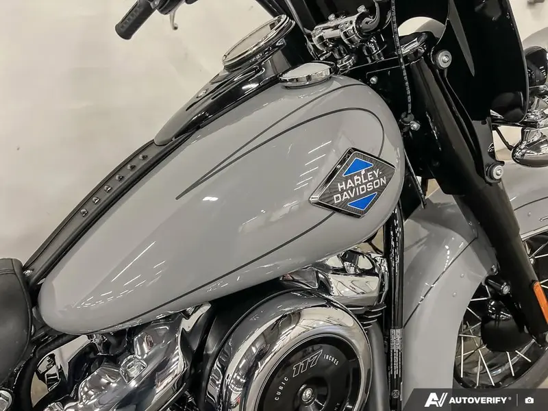 2025 Harley-Davidson FLHC - Heritage Classic thumbnail 9