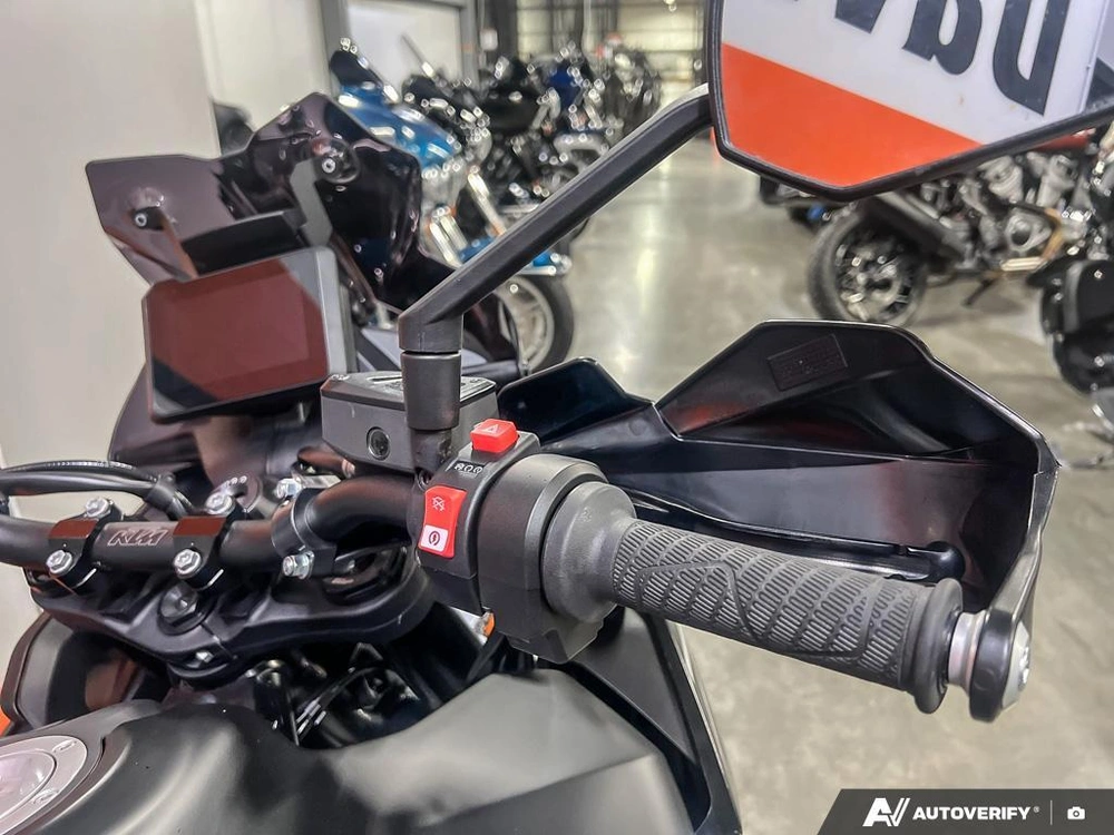 2024 Ktm 890 Smt alt