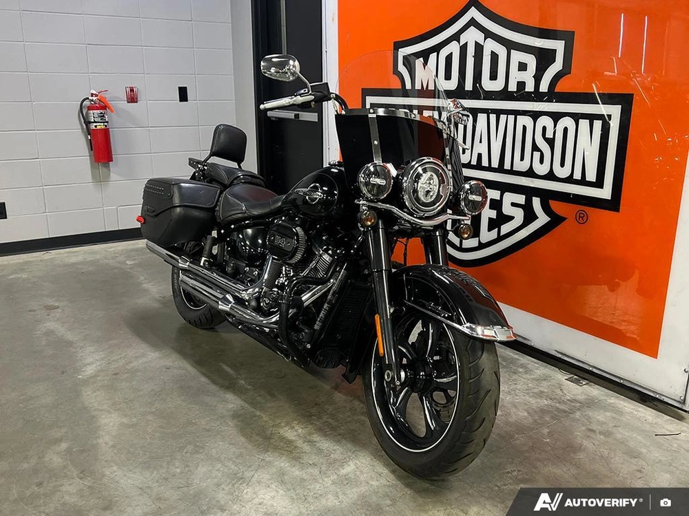 2018 Harley-davidson Flhcs - Softail® Heritage Classic 114 alt
