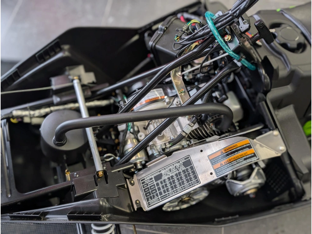 2026 Arctic Cat Zr200 Es 2026 Racer Zr 200 | 🌍 Concurrents : Mxz200 / Snoscoot Sno Scoot | alt