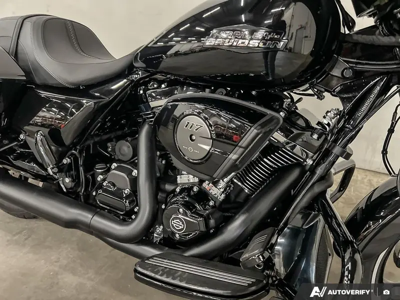 2025 Harley-Davidson FLHX - Street Glide® thumbnail 18