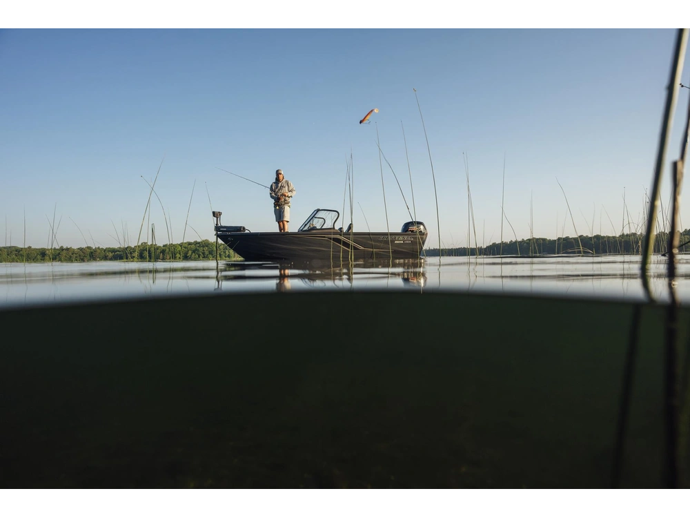 2026 Crestliner 1750 Hawk Wt Jumpseat White alt