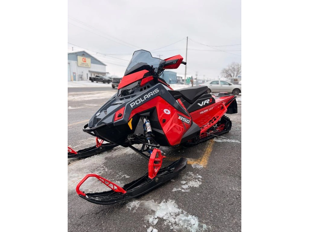 Polaris Indy Vr1 137 2024 alt