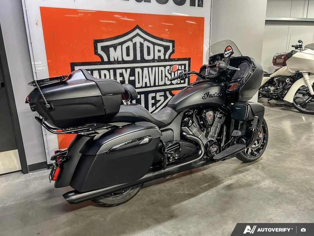 2024 Indian Motorcycle Pursuit® Dark Horse® Black Smoke alt