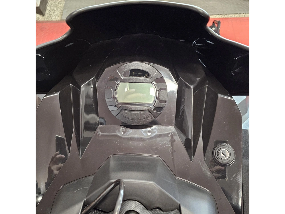 2025 Yamaha Sxv4nmsb alt