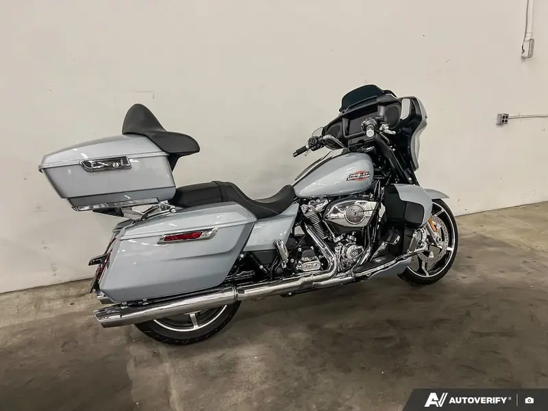 2025 Harley-Davidson FLHX - Street Glide® thumbnail 23