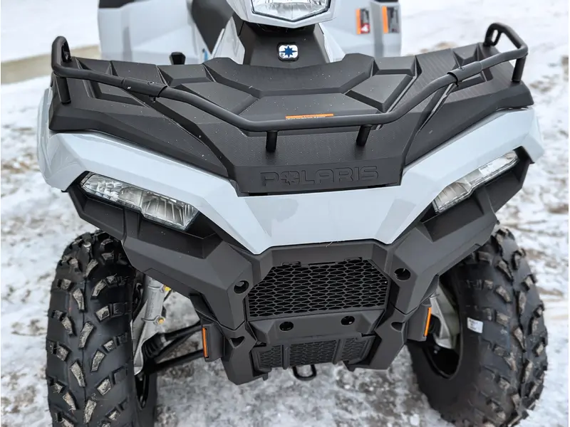 Polaris Sportsman 570 // Ghost Gray 2026