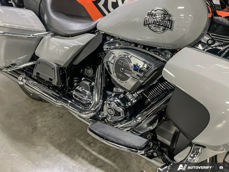 2025 Harley-Davidson FLHXU - Street Glide® Ultra thumbnail 17