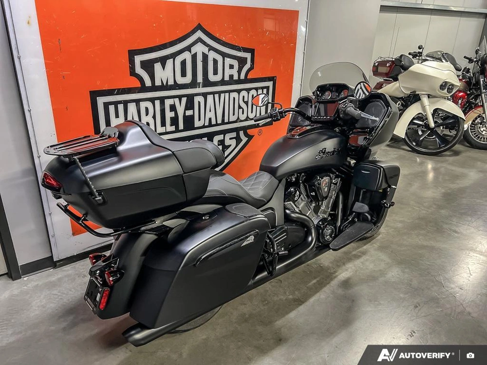 2024 Indian Motorcycle Pursuit® Dark Horse® Black Smoke alt