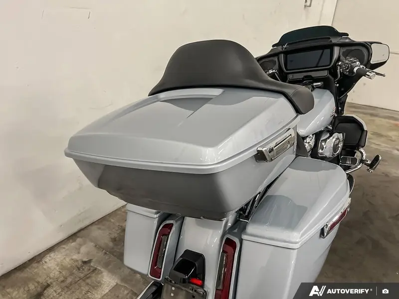 2025 Harley-Davidson FLHX - Street Glide® thumbnail 21