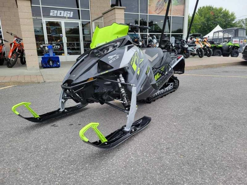 Arctic Cat Riot 8000 Qs3 2021 alt