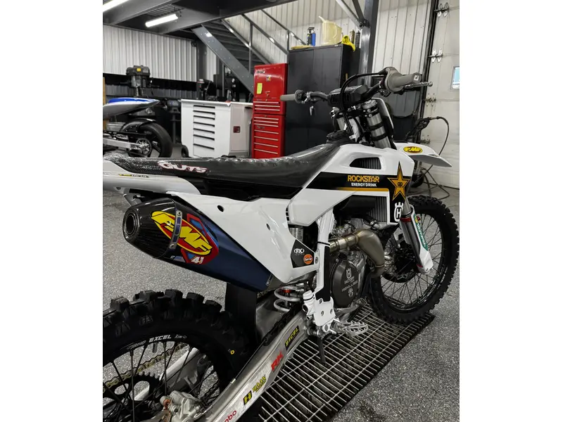 2024 Husqvarna FC 450 ROCKSTAR ED thumbnail 9