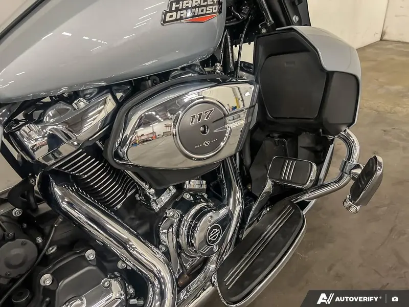 2025 Harley-Davidson FLHX - Street Glide® thumbnail 10
