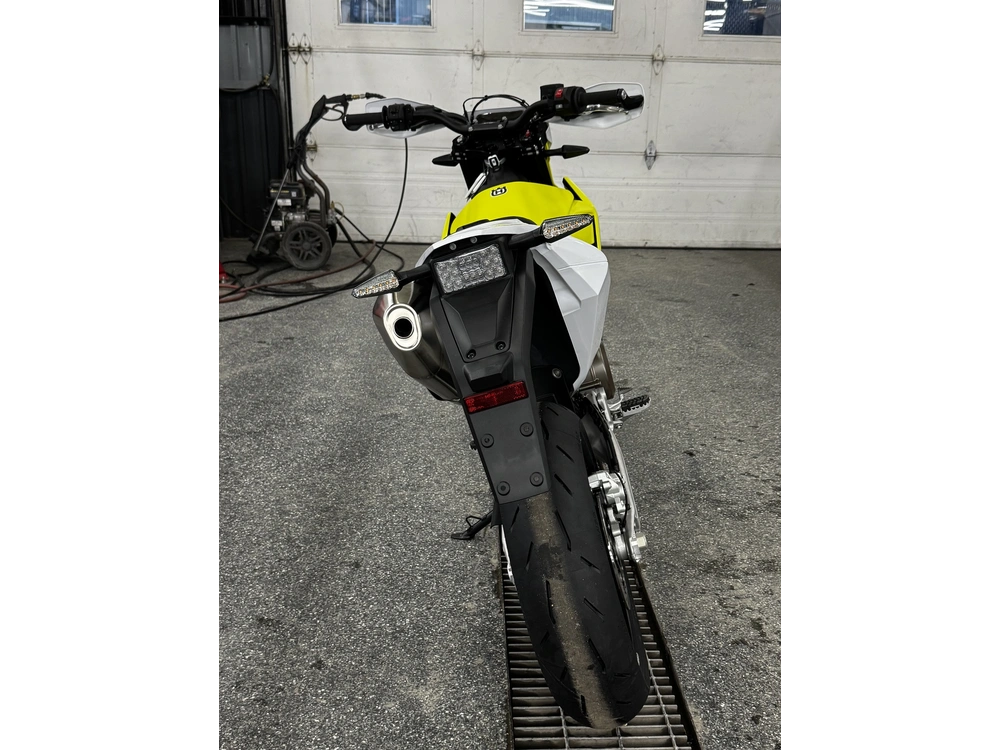 Husqvarna 701 Supermoto 2026 alt