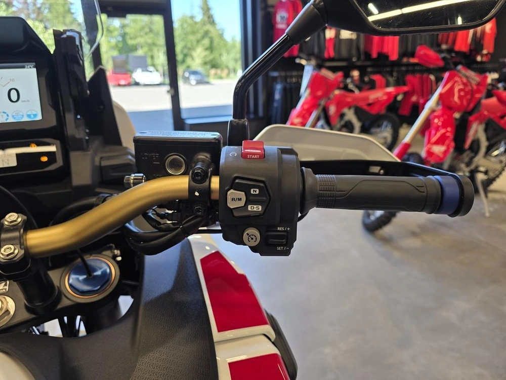 Honda Africa Twin Adventure Sports Es Dct 2025 alt