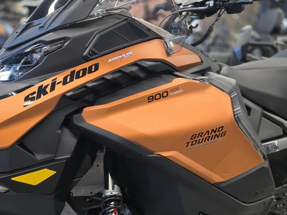 Ski-doo Grand Touring Le Platinum 2025 alt