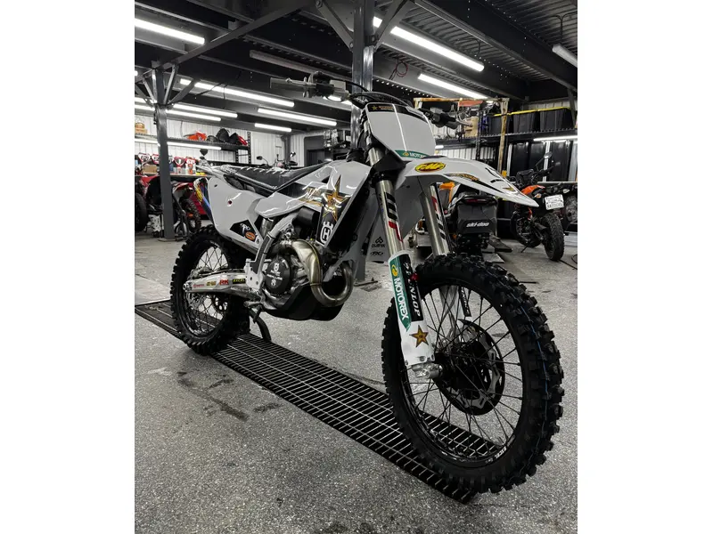 2024 Husqvarna FC 450 ROCKSTAR ED thumbnail 8