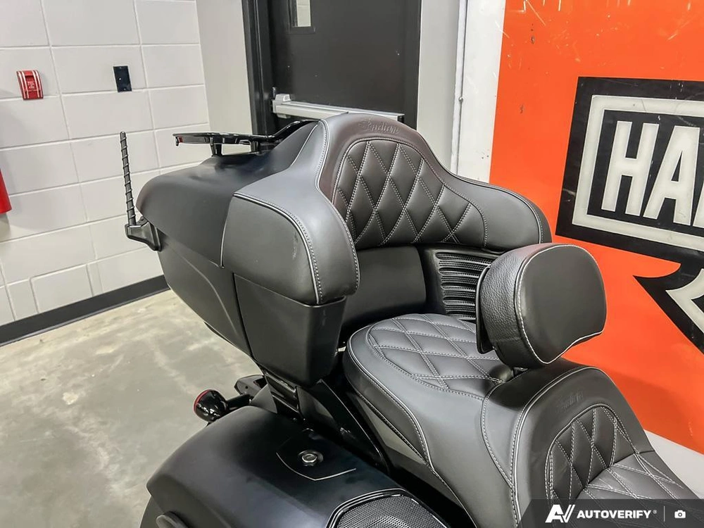 2024 Indian Motorcycle Pursuit® Dark Horse® Black Smoke alt