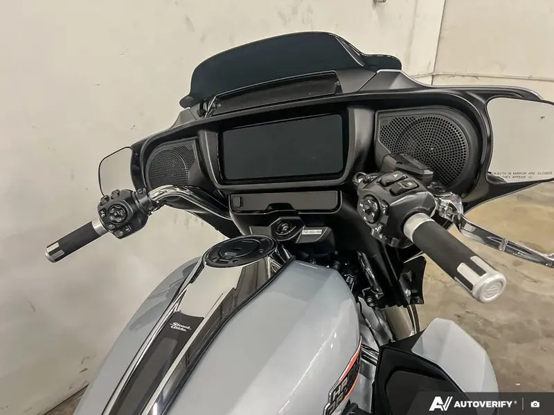 2025 Harley-Davidson FLHX - Street Glide® thumbnail 12