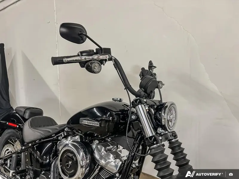 2025 Harley-Davidson FXBB - Street Bob® thumbnail 6