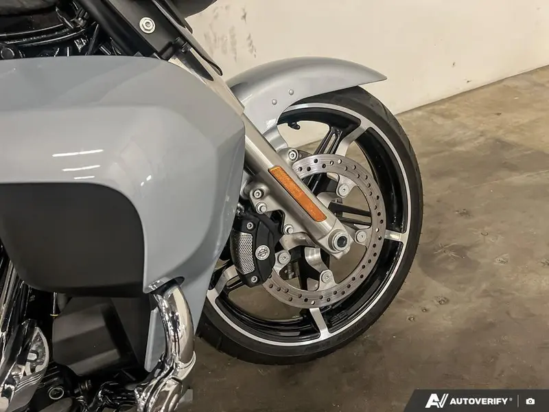 2025 Harley-Davidson FLHX - Street Glide® thumbnail 8