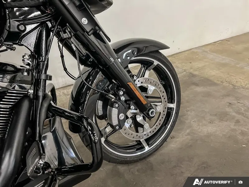 2025 Harley-Davidson FLHX - Street Glide® thumbnail 8