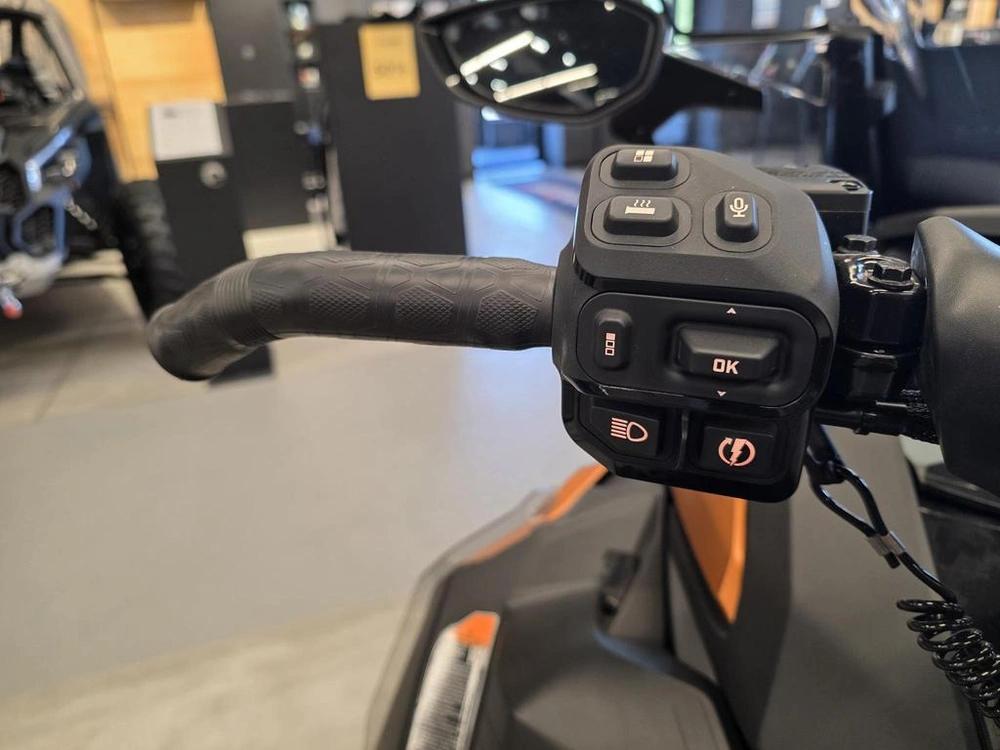 Ski-doo Grand Touring Le Platinum 2025 alt