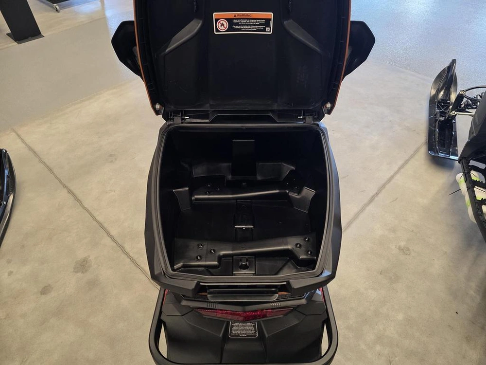 Ski-doo Grand Touring Le Platinum 2025 alt