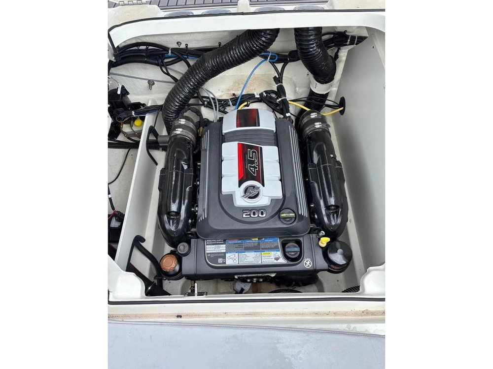 Bayliner Vr5 2022 alt